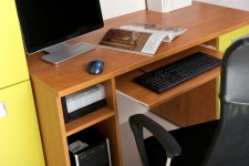 fa.Monarc PC stůl v mnoha dezénech a více rozměrů a druhů. K vidění na prodejně 