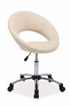 Kancelářská židle Q 128 neobvyklého tvaru v provedení 100%PU kůži v barvě krémové, kterou vhodně doplňují chromové komponenty - kříž a píst , jež jsou součástí základního vybavení . V nabídce i v provedení černém . 
